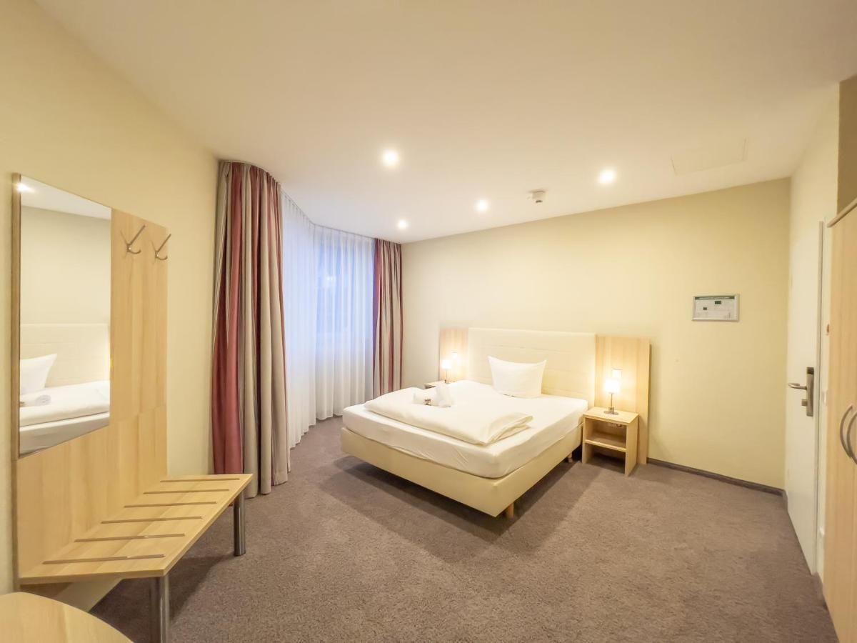 Hotel Siebenschlaefer Am Wasserturm 阿尔斯多夫 外观 照片